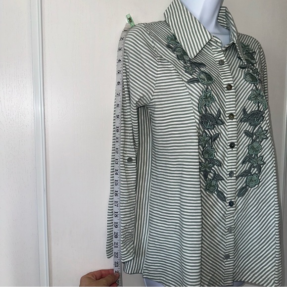 Soft Surroundings Women’s Sage Green & White Embroidery Anisa Tunic-Petite Small - Picture 5 of 11